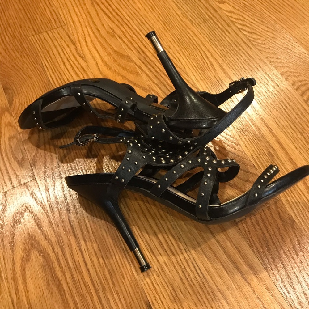 Shoes - Picture 2 of 5